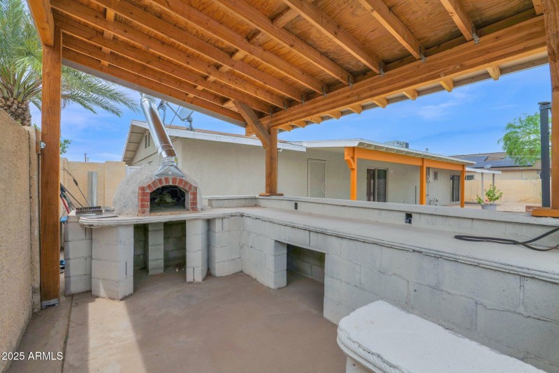 Outdoor Kitchen