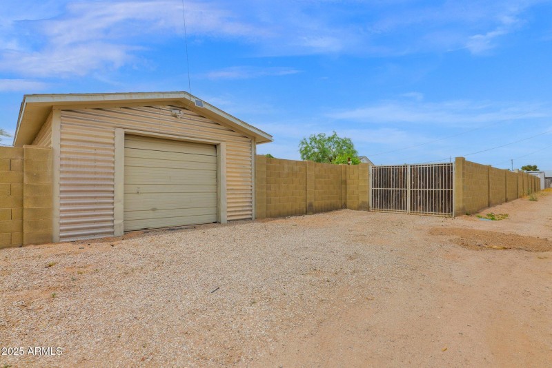 Detached Garage-RV Gate