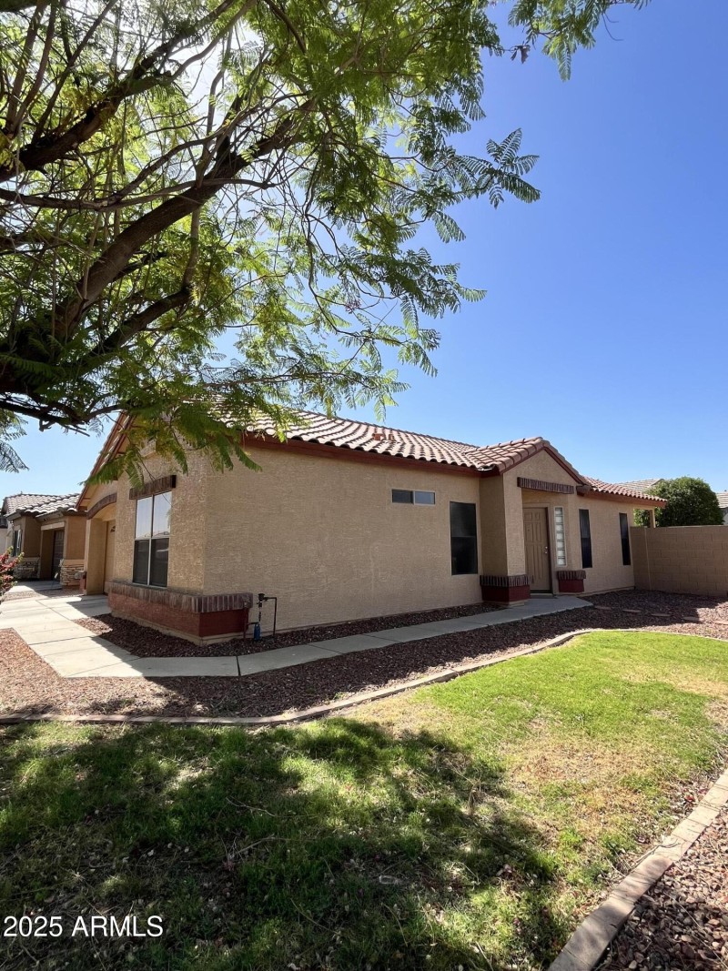 1827 E Carla Vista (1)