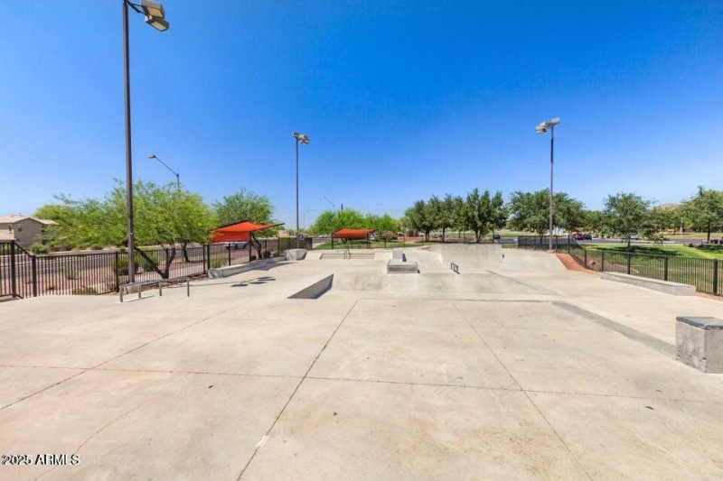 SKATE BOARDING