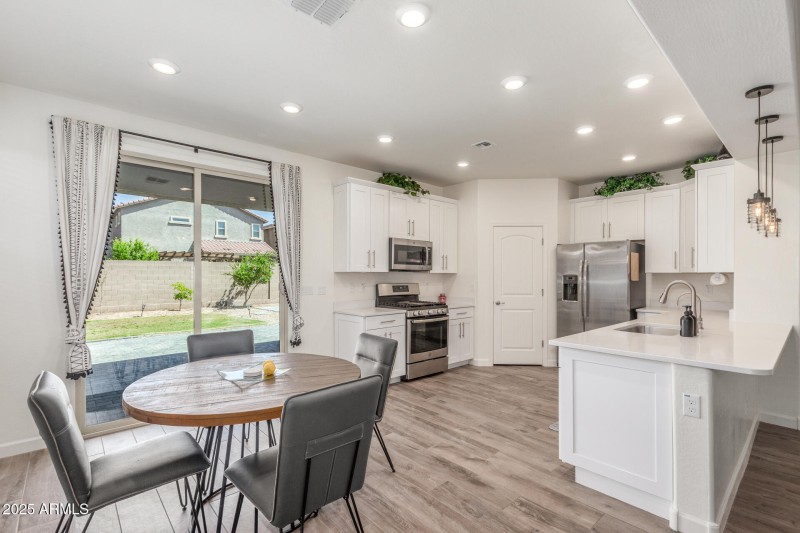 Eat-In Kitchen