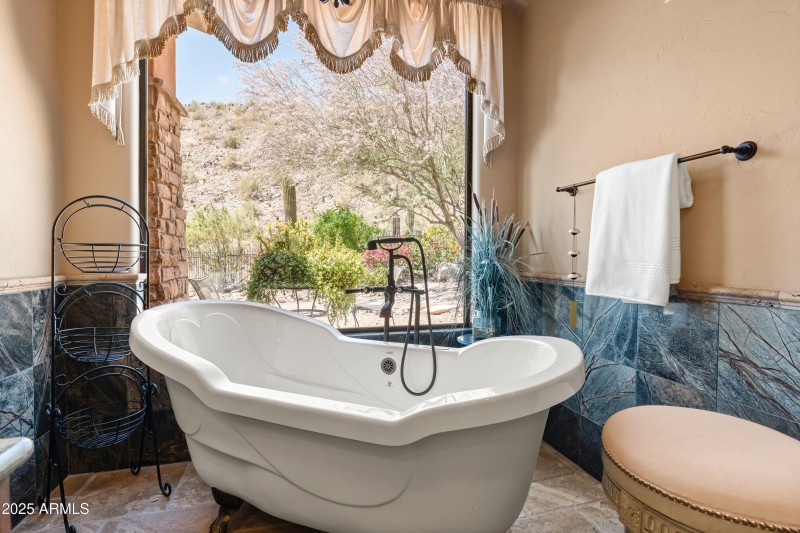Free standing tub
