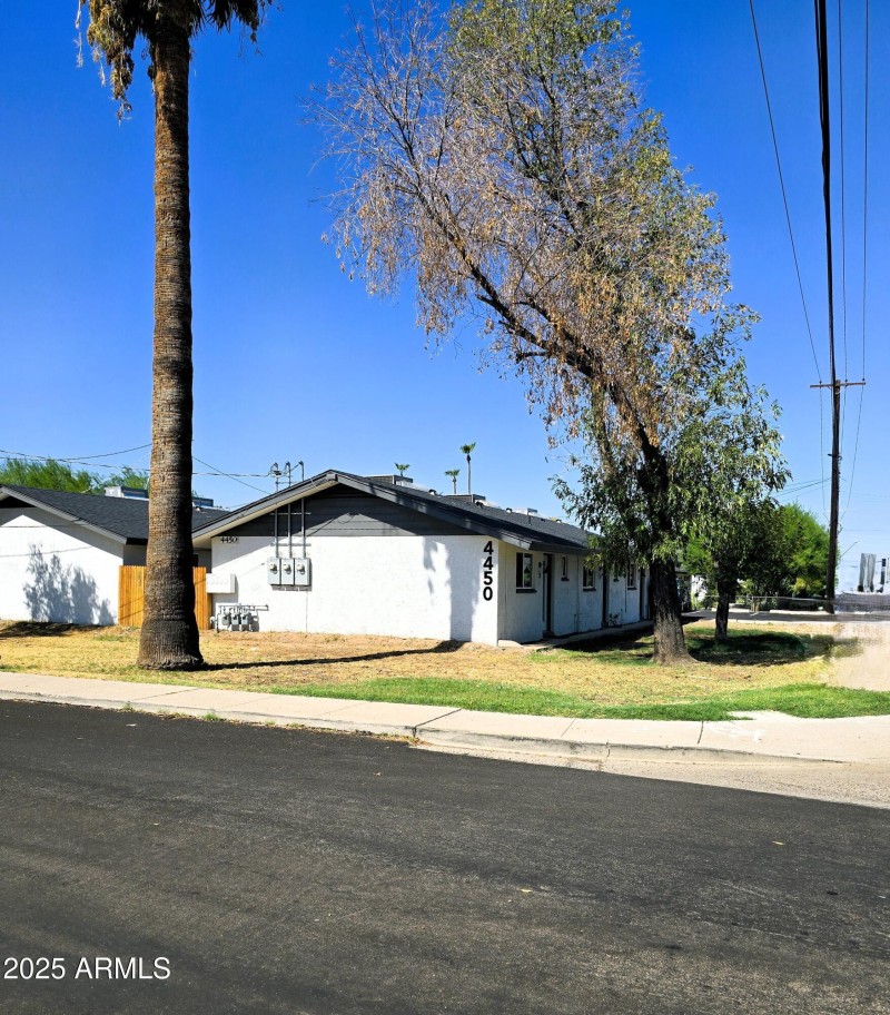 4450 Corner view