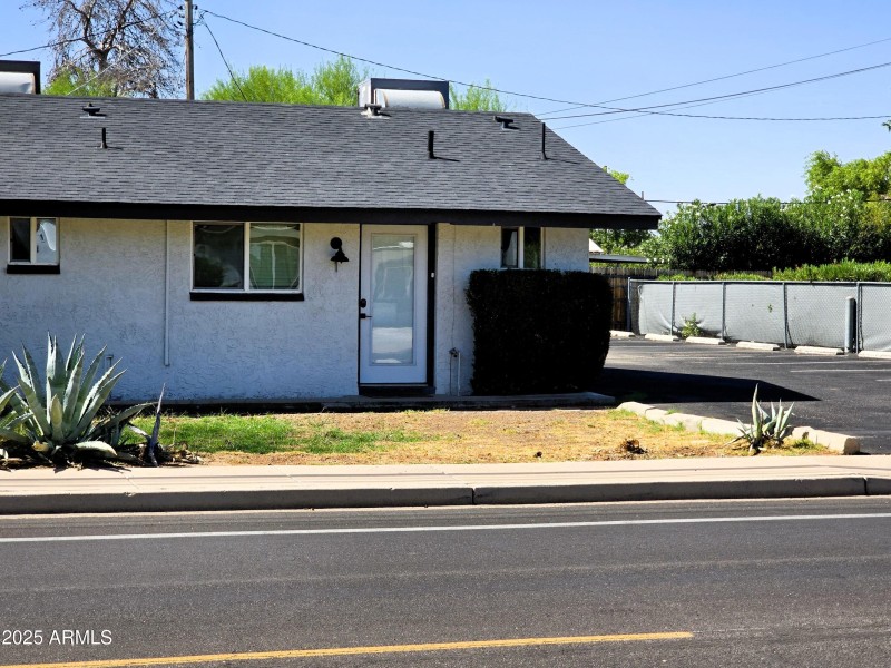 4450 front and parking lot