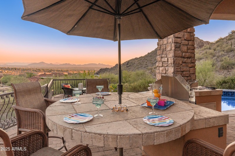 Outdoor dining