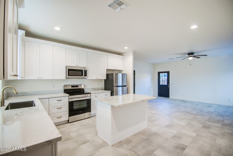 KITCHEN 2