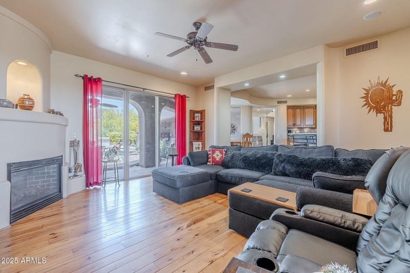 017_Family Room