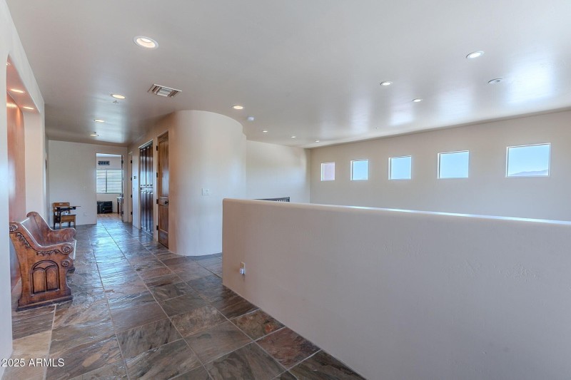 029_Loft Landing