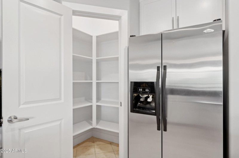 SS Appliances + Spacious Pantry