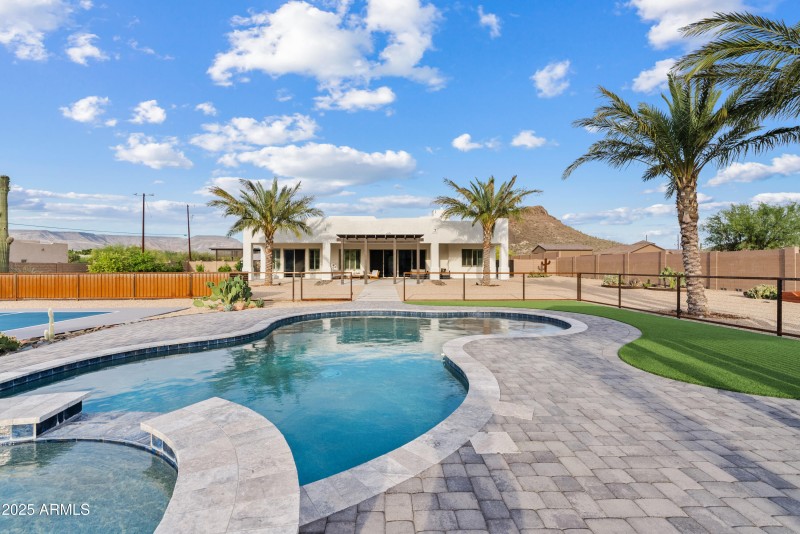 Resort Style Yard