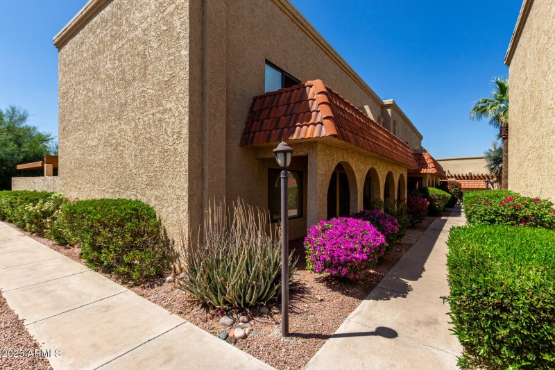 FRON VIEW OF PROPERTY