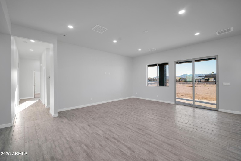 22548 W Huntington Dr-4_(2048)