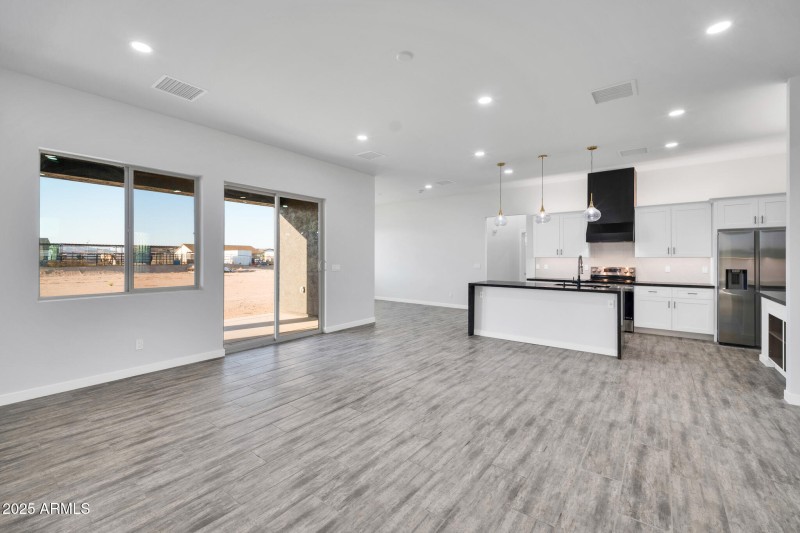 22548 W Huntington Dr-6_(2048)
