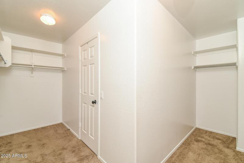 014-photo-walk-in-closet-14074476