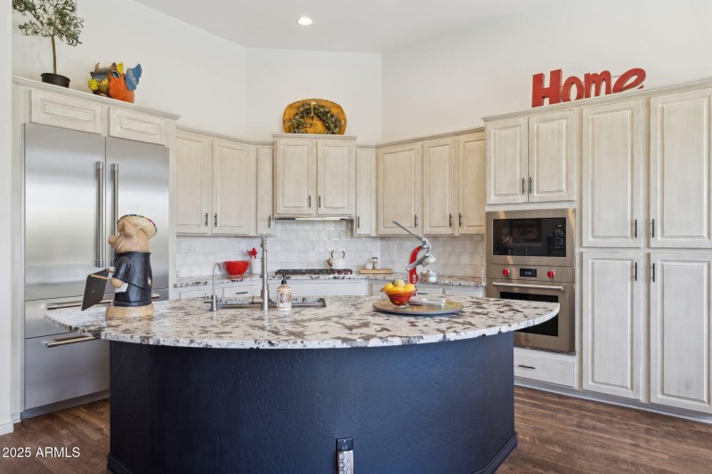 12-web-or-mls-41728-n-moss-springs-ct