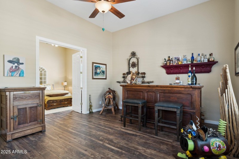 16-web-or-mls-41728-n-moss-springs-ct