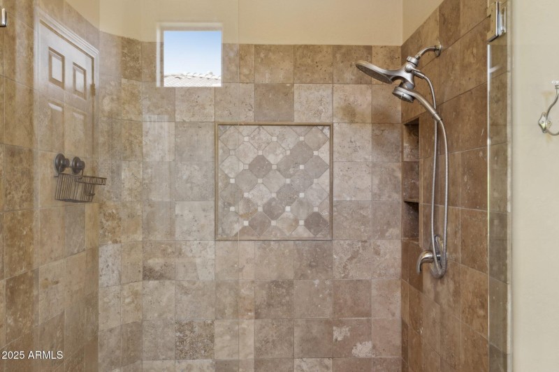 25-web-or-mls-41728-n-moss-springs-ct