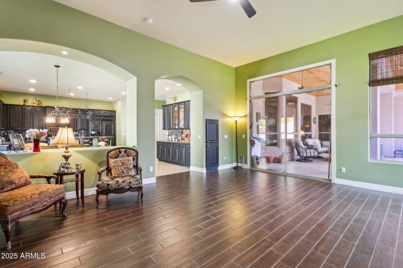 9-web-or-mls-6428-w-eugie-ave