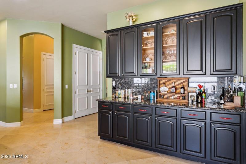 18-web-or-mls-6428-w-eugie-ave