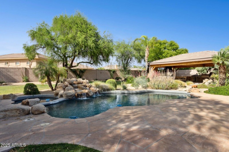 55-web-or-mls-6428-w-eugie-ave