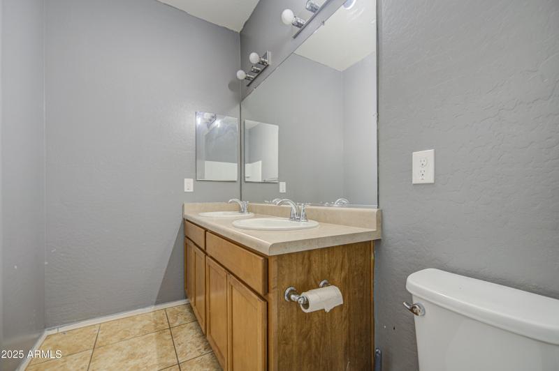 Bathroom 2-pic 3