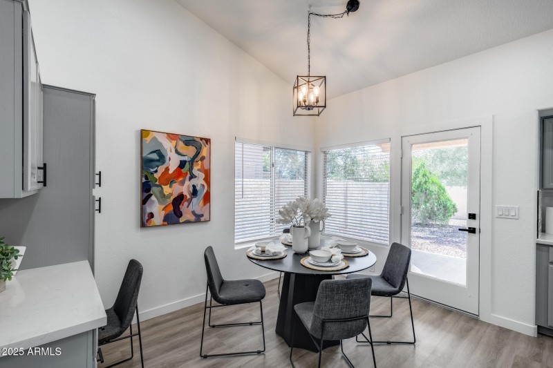 Eat-in Kitchen