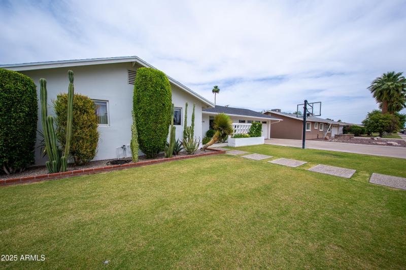 6608 E Lewis Ave-13