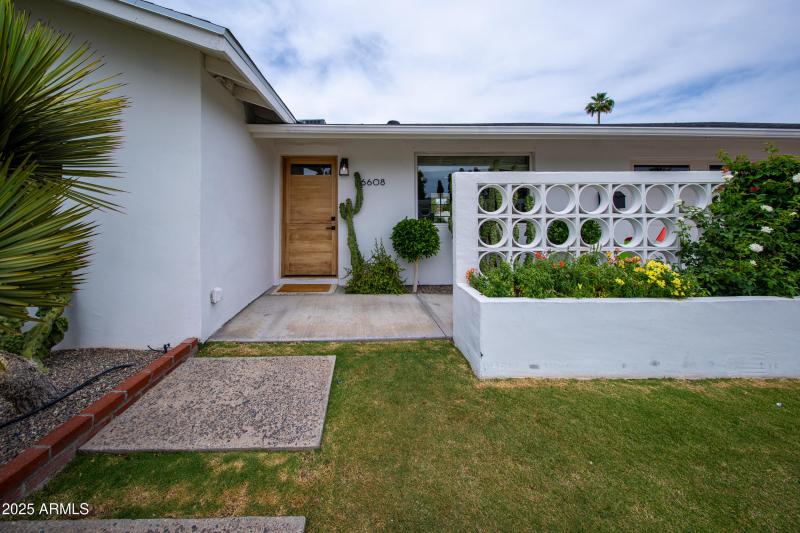 6608 E Lewis Ave-15