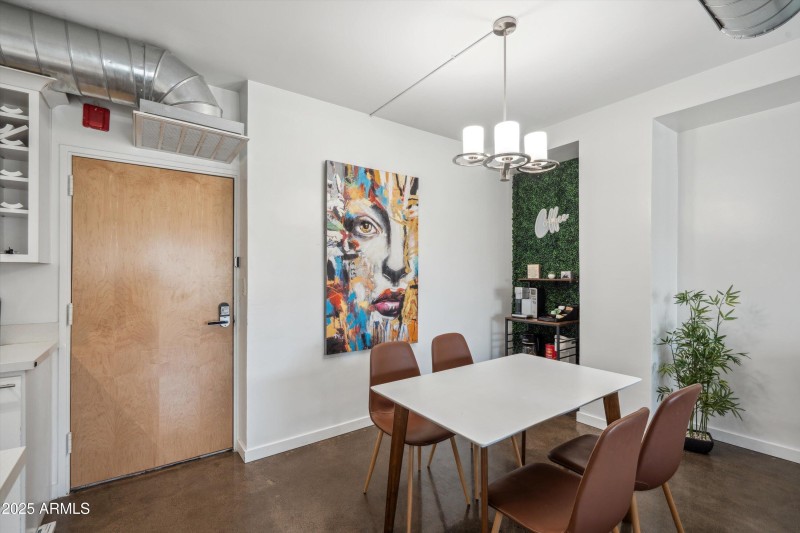 04-Dining Area