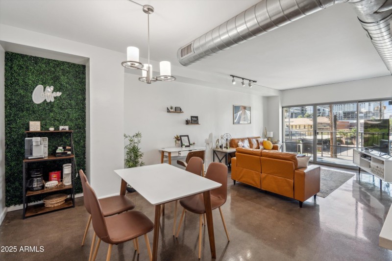 05-Dining Area