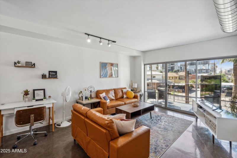 07-Living Area