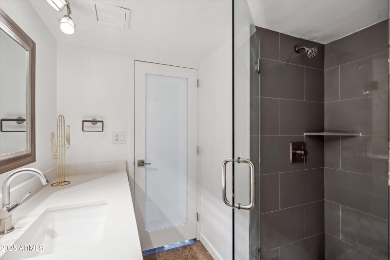14-Master Shower