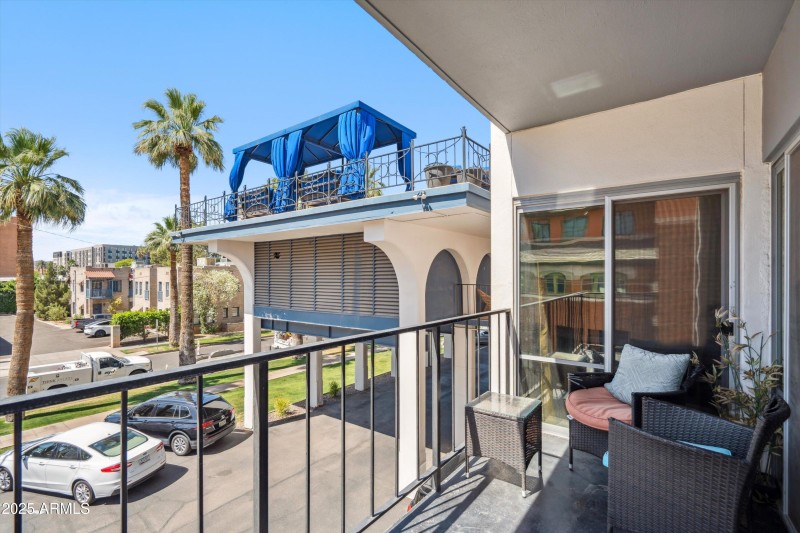 15-Balcony View