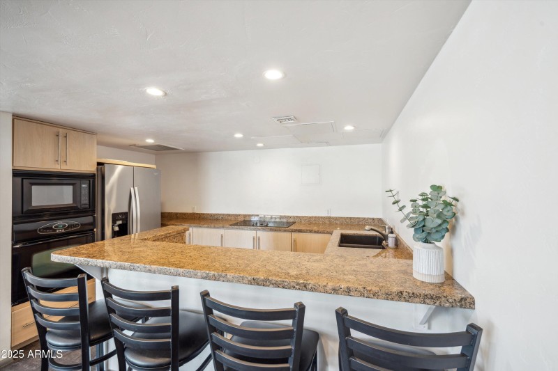 19-Lounge Kitchen