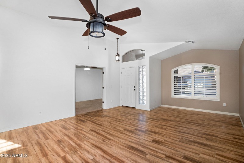 7-web-or-mls-418 E Clairidge Dr-05