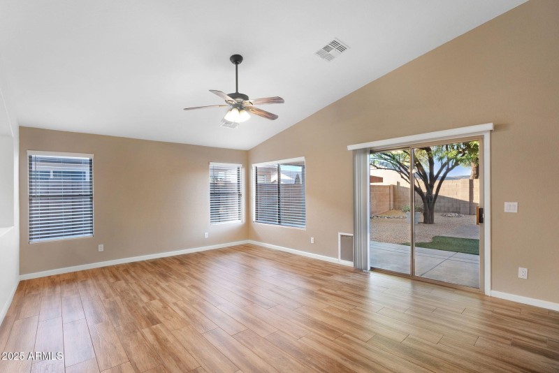 11-web-or-mls-418 E Clairidge Dr-09