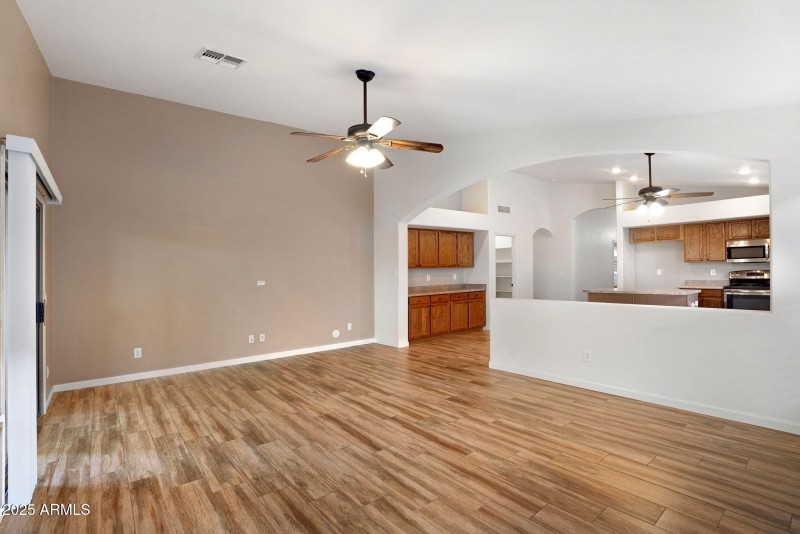 12-web-or-mls-418 E Clairidge Dr-10