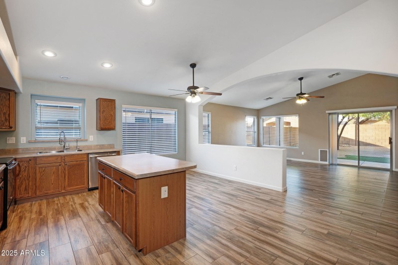 14-web-or-mls-418 E Clairidge Dr-12