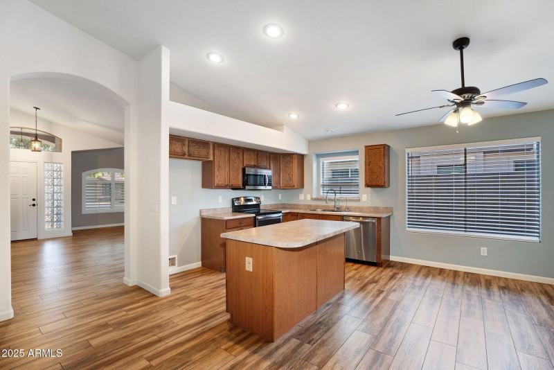 15-web-or-mls-418 E Clairidge Dr-13