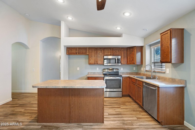16-web-or-mls-418 E Clairidge Dr-14