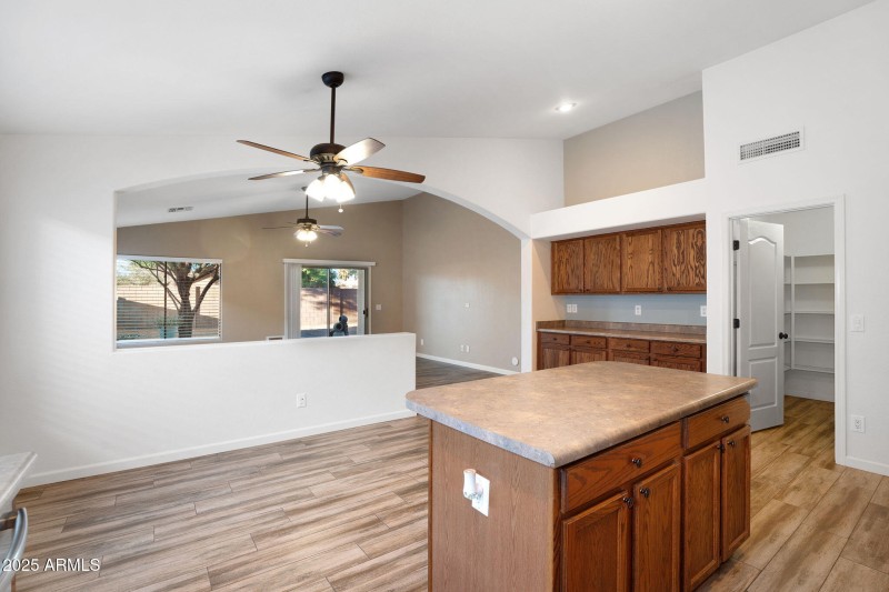 20-web-or-mls-418 E Clairidge Dr-18
