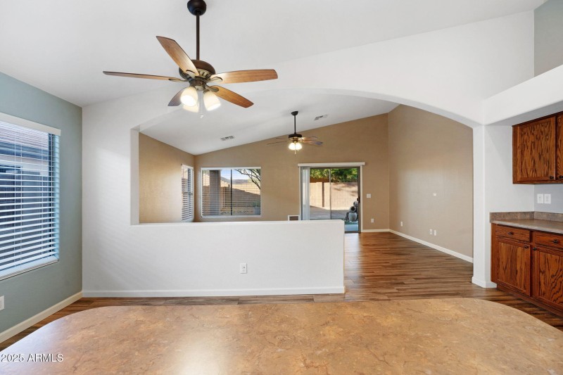 22-web-or-mls-418 E Clairidge Dr-20