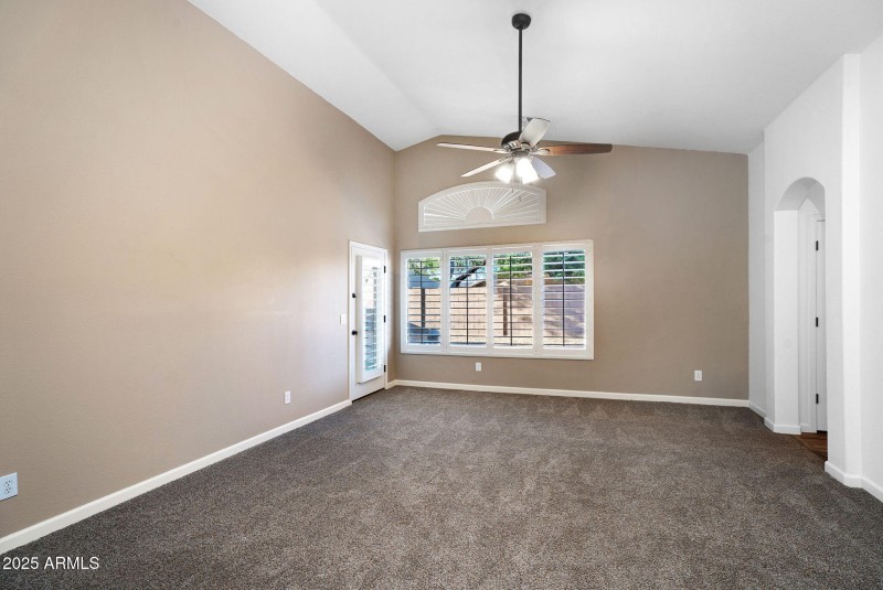 23-web-or-mls-418 E Clairidge Dr-21