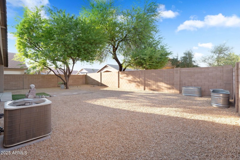 46-web-or-mls-418 E Clairidge Dr-44
