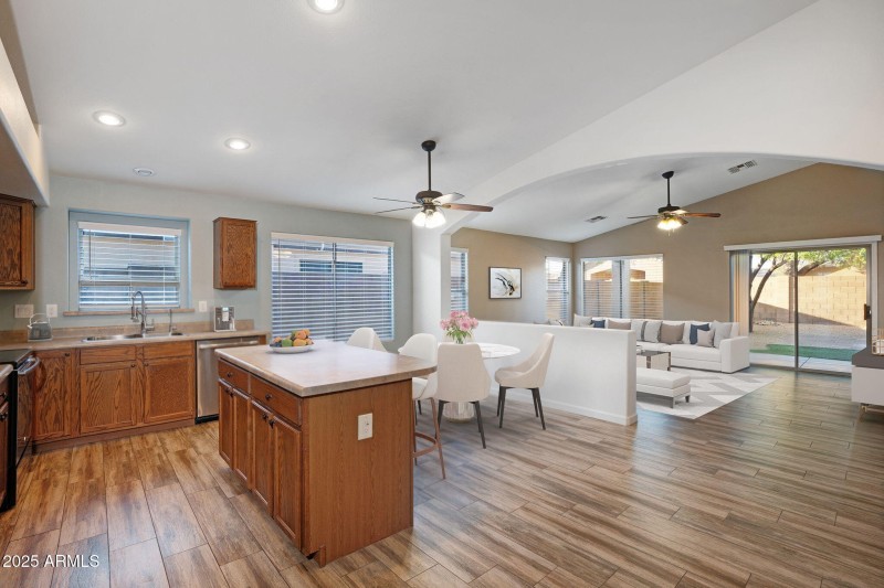 51-web-or-mls-15-web-or-mls-418 E Clairi