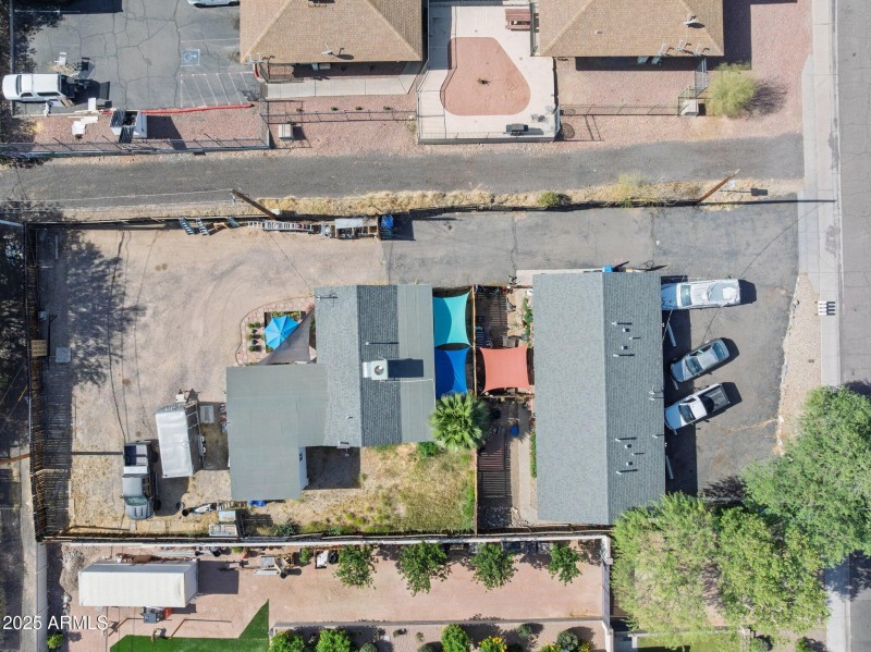 Extra large lot with rented backyard