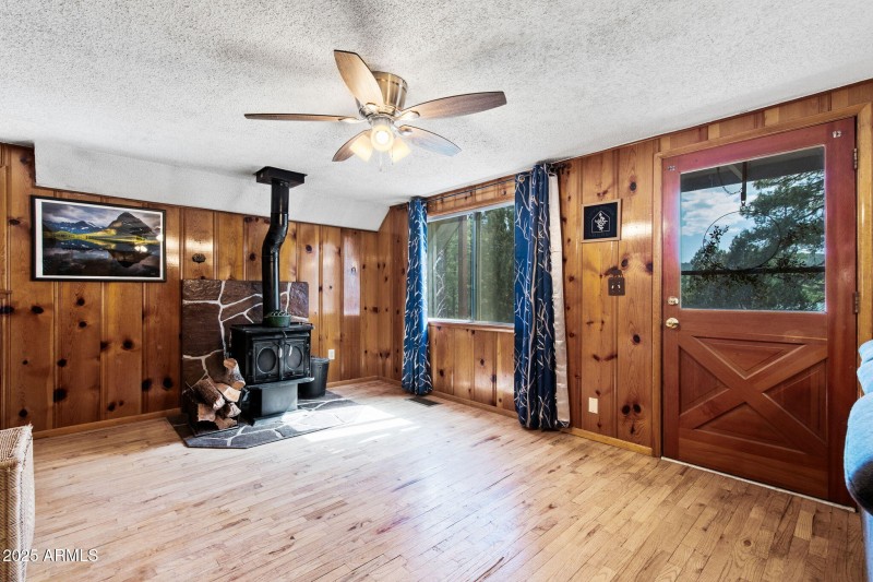 011__3219 Pinewood Dr