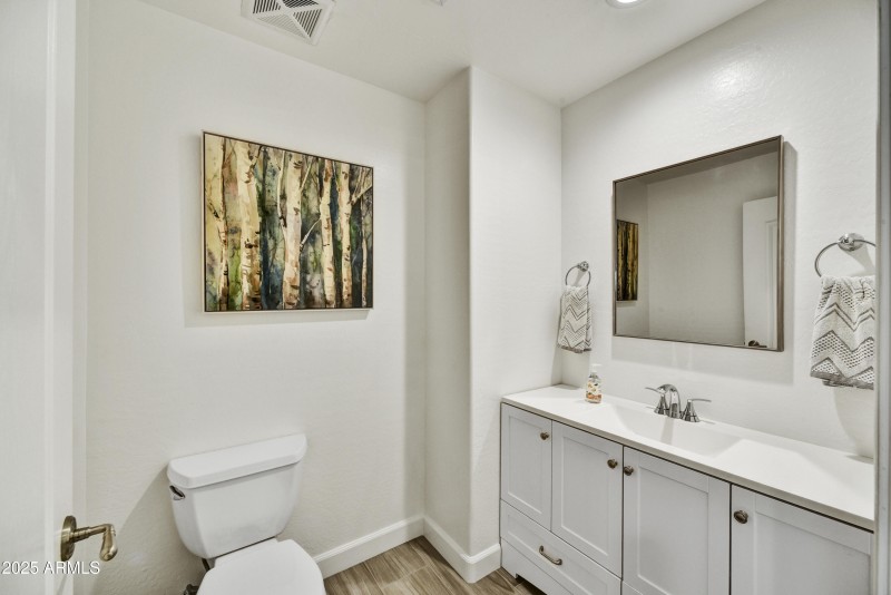 09-Powder Room