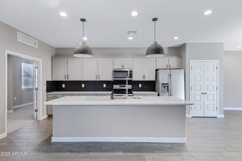 1090 E Horro Rd-12