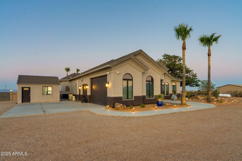 3 Car Garage w/10ft Double Door